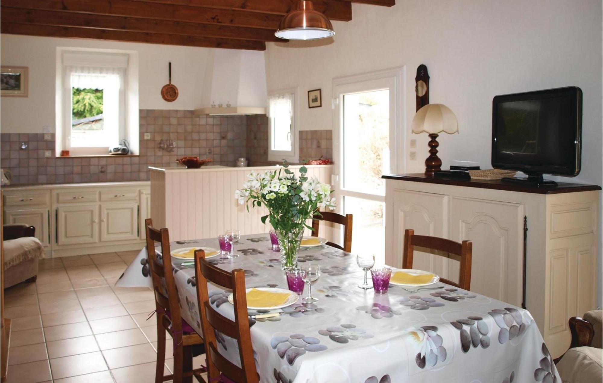 3 Bedroom Awesome Home In Lézardrieux Exteriör bild