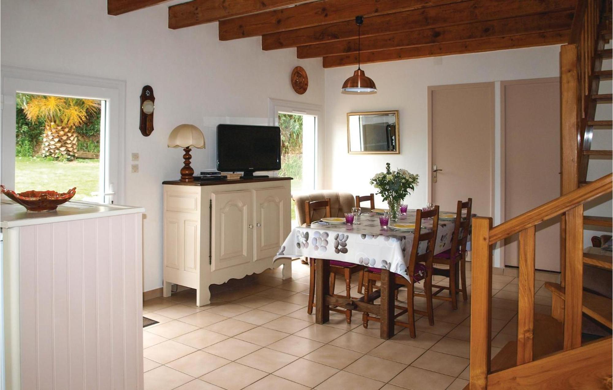 3 Bedroom Awesome Home In Lézardrieux Exteriör bild